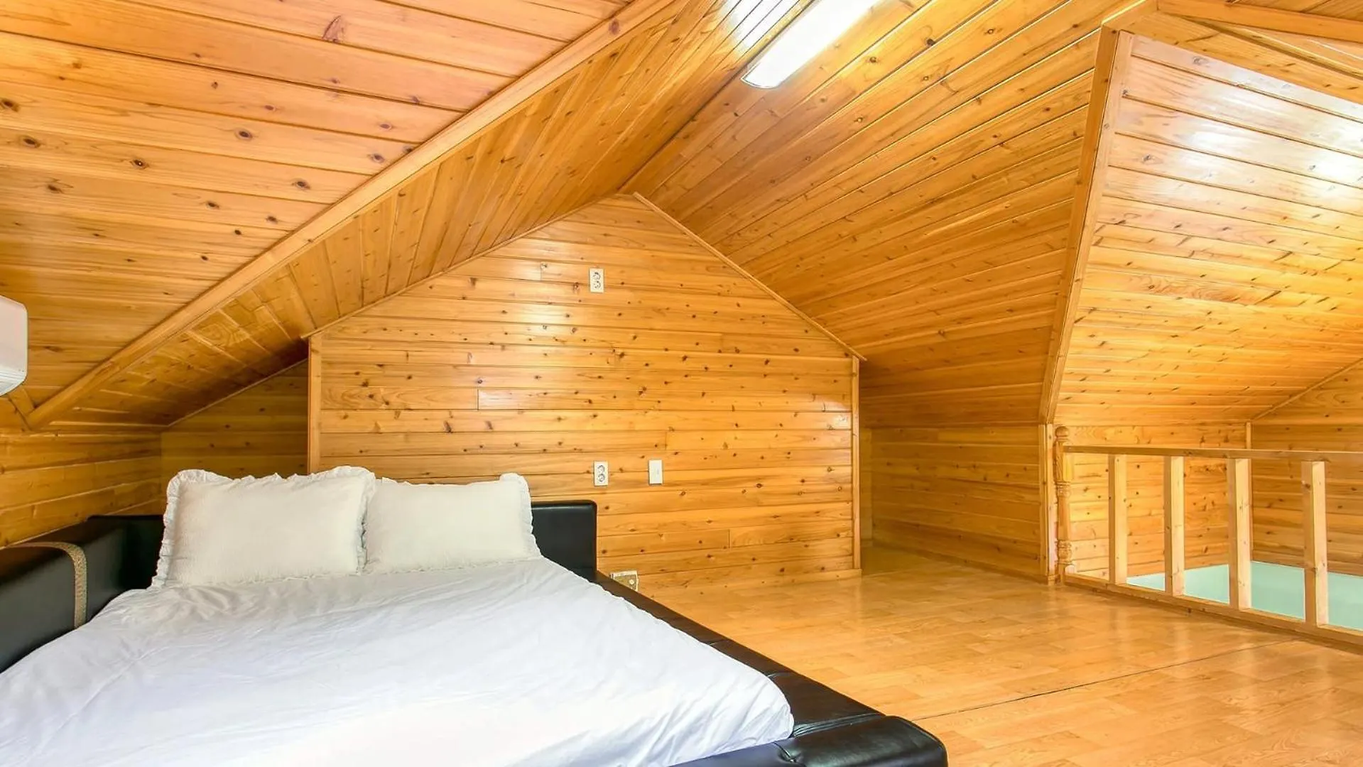 Rumah liburan Youngheungdo Roma Spa Pension Incheon Korsel