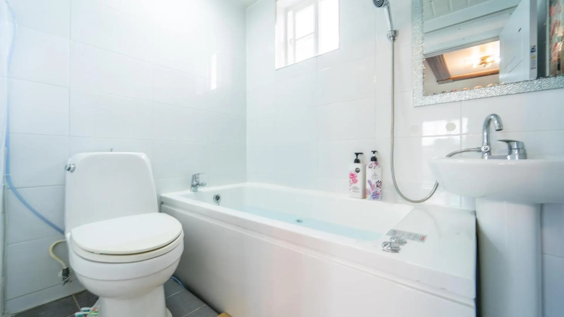 Rumah liburan Youngheungdo Roma Spa Pension Incheon Korsel