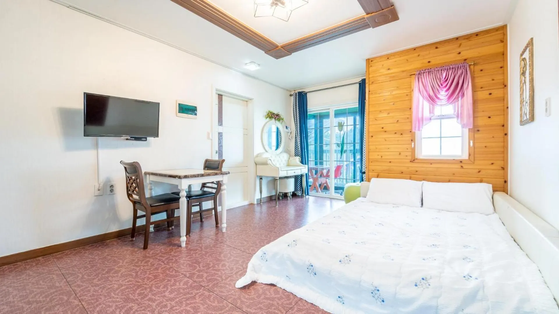 Rumah liburan Youngheungdo Roma Spa Pension Incheon Korsel