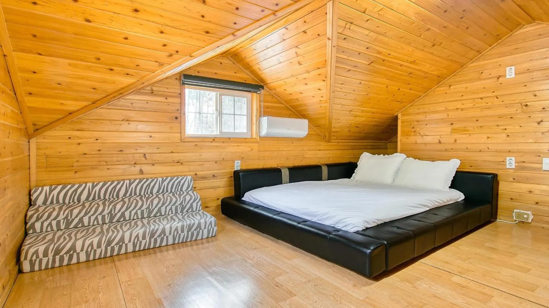 Rumah liburan Youngheungdo Roma Spa Pension Incheon Korsel