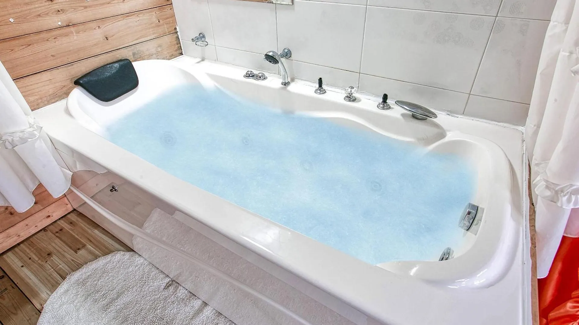 Rumah liburan Youngheungdo Roma Spa Pension Incheon Korsel